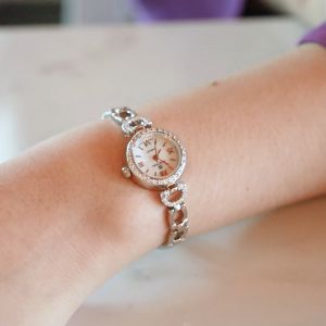 Royal Crown รุ่น 6536 นาฬิกาข้อมือผู้หญิงเล็กๆกันน้ำ ล้อมเพชร แบรนด์เนมแท้ - Vayo Jewelry