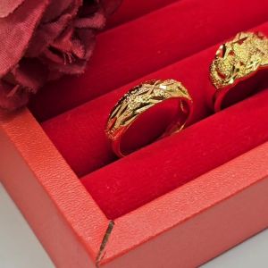 แหวนทองตัดลาย ตัวเรือนสีทอง เสริมบารมี ใส่ได้ทุกโอกาส ทำจากทองเหลือง งานสวย พร้อมส่ง