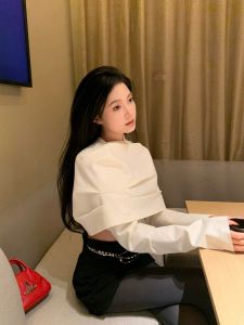 เสื้อถักแฟชั่นสไตล์มิสเทอร์เน็กซ์ฟีนี่สตูดิโอ ทรงสลิมฟิต เสื้อไหมพรมคอวีแขนยาว สไตล์เกาหลี ฤดูใบไม้ร่วง 2023