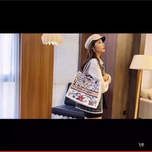 คลินิก กระเป๋าผู้หญิง กระเป๋าหูหิ้วใบใหญ่ ลายสวยๆ ใส่ของได้จุใจ