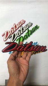 EMBLEM MOBIL DATSUN VARIASI MOBIL  DENGAN HURUF TIMBUL 3D BAHAN FIBERGLASS