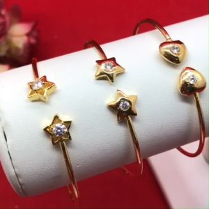 กำไลC สีทอง ลายดาว หัวใจฝังเพชร ฟรีไซส์ ชุบทอง ทองปลอม สามารถปรับขนาดได้ ใส่ได้ทุกโอกาส รูปถ่ายจากสินค้าจริง