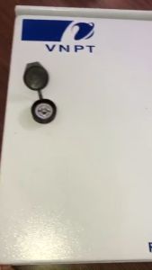 Tủ ODF 24fO Outdoor sắt dạng có mái che mẫu VNPT ( đế nhựa)