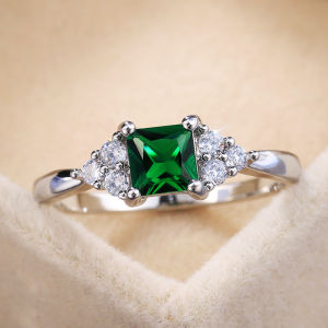 Huitan Simple Minimalist Style Finger Rings Modest Design With Cute Green Cubic Zircon Stone Proposal Engagement Rings For Lady