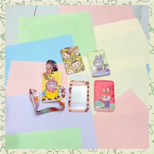 💳ที่ใส่บัตรแบบมีสายคล้องคอ พร้อมพวงกุญแจอคิริค ป้ายห้อยบัตรพนักงาน/บัตรนักเรียน ใส่คีย์การ์ดได้ สามารถใส่บัตรได้ 2 ใบพร้อมกัน คุณภาพดี ทนทาน ใช้งานยาวนาน (สินค้าหยิบคละลาย 1 ชิ้น*)