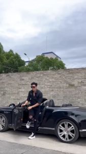 Celana Jeans Pria: Celana Jeans Hitam Panjang Sobek Lutut