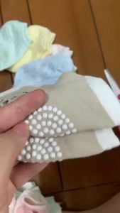 Vớ tất bảo vệ đầu gối cho bé chống trượt không bị xù lông Chất liệu 100% cotton