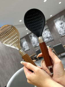 ก้นชามน้ำตาลพีชไมโครเวฟไร้ตะไบ ข้าวโพด ช้อนไฟฟ้า ด้ามไม้ เหล็กไร้สนิม 316 ส่วนผสมที่ปลอดภัย