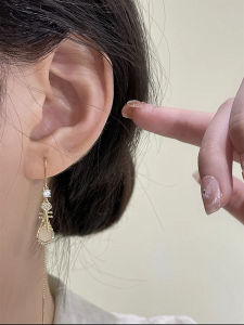 Elegant 925 Silver Needle Earrings for Women with Delicate Pipa Earring Design Classic Fashionable High-End Feel 2024 New Arrival