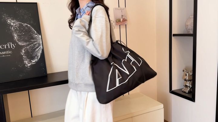 Arnica shoulder bag