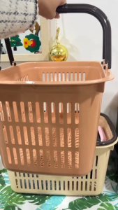 ตะกร้า ตะกร้าพลาสติก ตะกร้าใส่ของ ตะกร้าอเนกประสงค์ ( ขนาด 44 x 30 x 24 ซม. ) 1 ชิ้น คละสี มีหูหิ้ว