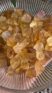 Đá Thạch Anh Vàng Citrine - Phong Thủy Thu Hút May Mắn Thịnh Vượng ( giá 1 viên ) -Bluegems