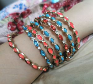 DaVee [8 Pcs] Bohemian Indian style gold plated crystal bracelet with artificial gemstone belly dance ornament bracelet set