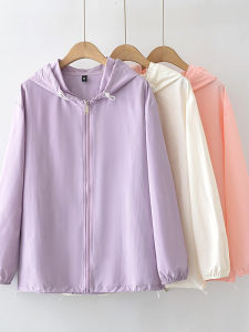 เสื้อแจ็คเก็ตกันแดดสั้นทรงหลวมแบบสวมหัวสำหรับผู้หญิงไซส์ใหญ่ ฤดูใบไม้ผลิและฤดูร้อน 2025 ใหม่ ทรงเข้ารูป สีพื้น หลากหลายสไตล์