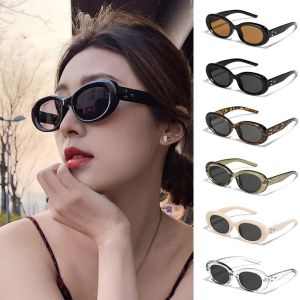 PICKIT กรอบแคบๆ แว่นตากันแดดทรงรี ป้องกันรังสียูวี ฮิปฮอป เฉดสี Y2K แฟชั่นสำหรับผู้หญิง แว่นตากันแดดพังค์ สำหรับผู้หญิงและผู้ชาย