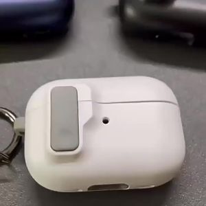 Vỏ Bảo Vệ AirPods 5/4 Có Khóa Từ Tính Kèm Dây Đeo Chống Sốc Chất Liệu TPU Kèm Móc Khóa Phụ Kiện Tai Nghe