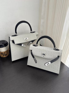 Bolaina | Ostrich Pattern Leather Handbag