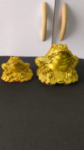 Tượng Thiềm thừ cóc 3 chân cóc ngậm tiền chất liệu bằng đồng vàng MS19