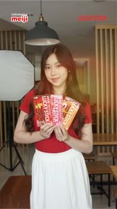 Camilan Biskuit Bentuk Stick Snack Meiji Lucky Stick Box 45 Gr Varian Chocolate Strawberry Premium 35 Gr Choco Stroberi Duo Cream Coffee Family Pack 8 Pack x15 Gt