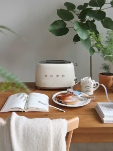 SMEG เครื่องปิ้งขนมปังแบบย้อนยุค2ชิ้น TSF01สีครีมสีขาวพร้อมฝาปิด50สไตล์วินเทจสวยงามด้วยเครื่องทำขนมปังเครื่องปิ้งขนมปังเตาอบเครื่องปิ้งขนมปัง