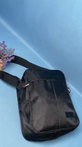 Tas SlingBag Pria Multifungsi PEGE Lucius Selempang Bahu Casual Polos Warna Hitam - PG 9043