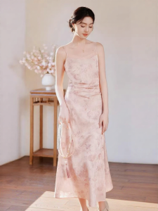 XIANGYING | Elegant Chinese Style Floral Embroidery V-Neck Waist Cinched Dress