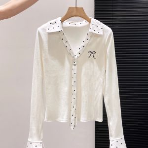 เสื้อยืดคอโปโลสีขาวลายจุด ทรงสลิมฟิต แขนยาว ทรงสั้น สำหรับผู้หญิง ฤดูใบไม้ผลิและฤดูใบไม้ร่วง 2025 เสื้อยืดคอโปโลสไตล์เกาหลี