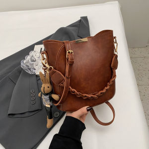 Retro Bucket Bag Womens 2025 New High Quality Versatile Crossbody Handbag Commuter Bag Soft Handle Fashion Trend Polyester Lining