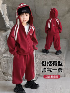 ชุดกีฬาเด็กชาย ชุดสองชิ้นสีแดง แฟชั่นฤดูใบไม้ร่วง เสื้อผ้าเด็กชาย ชุดกีฬาฤดูใบไม้ร่วง 2025 ใหม่ล่าสุด ทรงหลวม ลำลอง