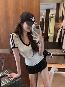 American Style Pure Desire V-Neck Shoulder Insert Sleeve T-Shirt Women Summer 2025 New Slim Fit Waist Cinching Spicy Girl Sport Style Top