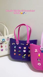 Túi Crocs Thời Trang Đi Chơi Đi Biển Du Lịch Đa Năng Chất Liệu EVA Cao Cấp Full Jibits Charm Sticke Ngẫu Nhiên Hàng QC