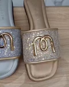 Sandal Teplek Wanita: Desain Nyaman & Trendi