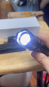 ไฟฉาย LED แบบพกพา รุ่น1101 สำหรับกิจกรรมกลางแจ้ง และการเดินป่า พร้อมสายรัดและชาร์จ USB