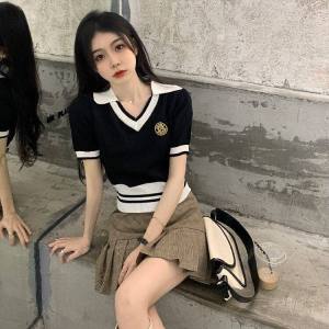 IELGY color-blocking short-sleeved sweater womens summer V-neck slim short top trendy