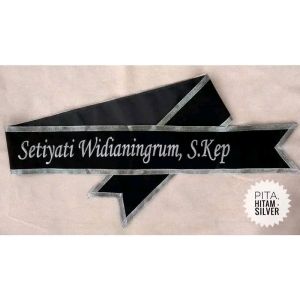 1 Hari Jadi Selempang Wisuda Bordir Nama Bludru Pita Gold Dan Silver