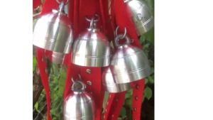 กระดิ่งวัว ขัดผิวขนาดใหญ่ พร้อมสายเข็มขัดสีแดง จัดโปร 10 เส้น ใช้กับวัว ควาย แพะ แกะ