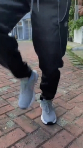 Sepatu Lari Desain Sporty & Ergonomis: Pilihan Terbaik untuk Pria dan Wanita