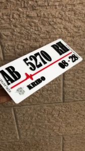 Plat Nomor Motor Akrilik Timbul: Keunggulan dan Desain