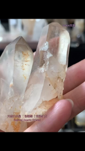 Raw Natural Quartz Crystal  with soft smoky blush tones  ✨ 原矿老矿味天然白水晶 ✨  带有淡淡粉烟感 🤎