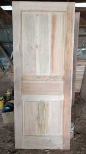 Daun pintu kayu mahoni