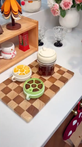 Ice Cube Mold Bottle Portable Ice Cube Maker Cup with Straw Food Grade BPA Free Ice Cube Tray Cold Drink Bottle 380ml