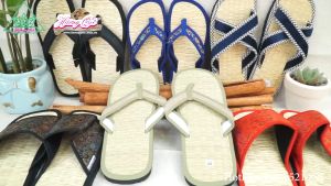 Dép chiếu Hương Quế DCQ-50 làm từ lụa tơ tằm vải cotton lớp đế cao su xốp cho đôi chân thơm mát và khô thoáng