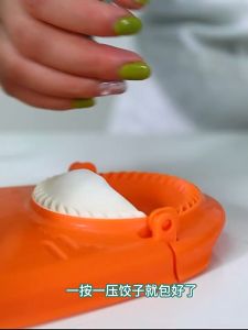 Dumpling Maker Dough Presser DIY Hand-pressed Dumpling Wrapper and Dumpling Making Tool HMH04