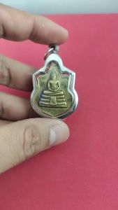 เหรียญหลวงพ่อโสธร พระบารมีปกเกล้า ด้านหลัง9รัชกาล เนื้อทองเหลือง  กรอบสแตนเลสแท้ แถมฟรีผ้ายันต์