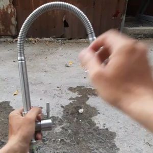 Vòi rửa chén SUS304 cần vòi xoắn bẻ tùy theo hướng sử dụng đầu chén 2 chế độ tùy chỉnh tiết kiệm nước