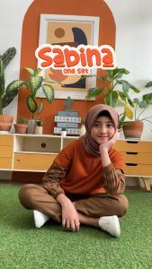Tampil Modis dengan Hoofla Sabina One Set Baju dan Celana Anak Perempuan Tanggung Usia 5 sd 12 Th