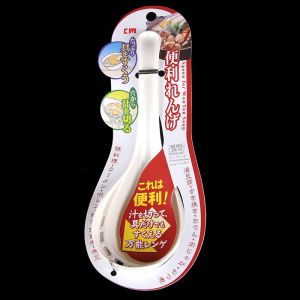 ช้อนซุปพลาสติกสไตล์ญี่ปุ่น อุปกรณ์ครัว ขอบกลวง ใช้ได้หลายแบบ ช้อนสำหรับหม้อไฟ ด้ามไม้ข้าว รุ่น KM 1013