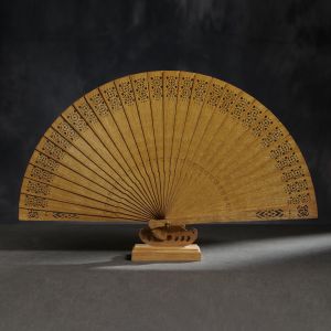 สไตล์จีนใหม่ทอง ผ้าไหม พัดลมพับไม้ไผ่แกะสลักกลวงสําหรับ < Ne1> Pochong แบบดั้งเดิม < Ne2> ของขวัญผู้ชายและผู้หญิง