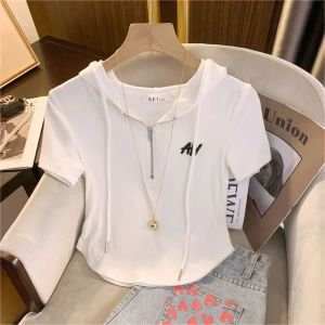 เสื้อยืดแขนสั้นผู้หญิงพร้อมหมวกปักลายหรูหรา ทรงเข้ารูป ดีไซน์เก๋ไก๋ แฟชั่นฤดูร้อน ใหม่ล่าสุด เสื้อผ้าทำงานสไตล์เกาหลี