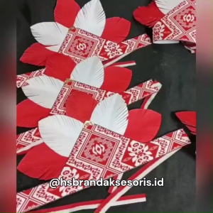 Bando Batik Merah Putih: Dekorasi Kepala Tradisional untuk Karnaval dan Tari